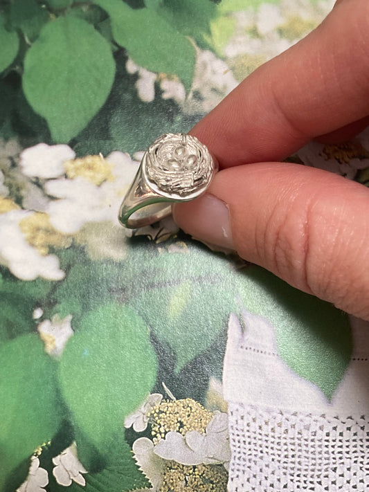 Nest signet ring
