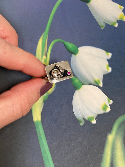 Bunny ring