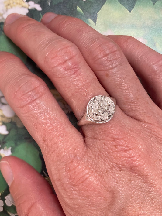 Nest signet ring